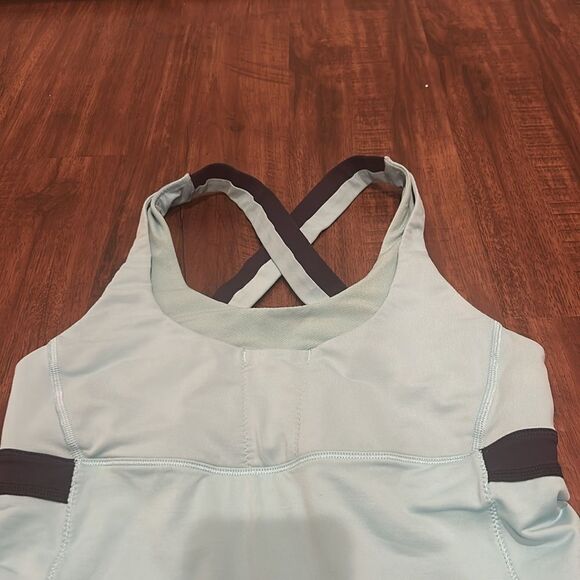 Lululemon Blue Workout Top w Built in Bra, Size 8 - Picture 10 of 10